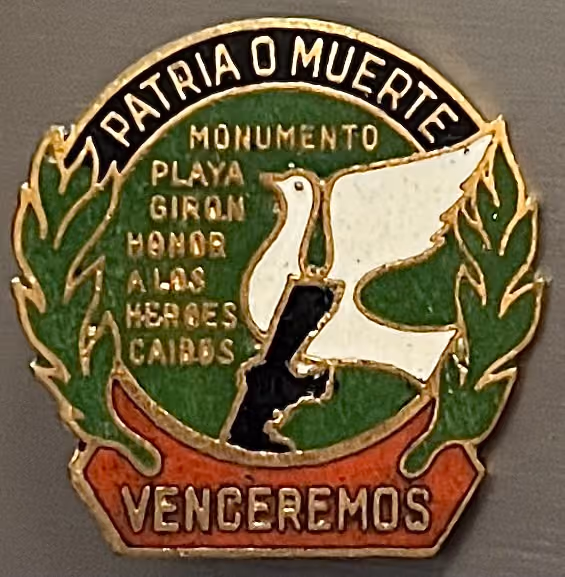 Monumento Playa Giron Honor a los Heroes Caidos [Denkmal in der Schweinbuch zu Ehren der toten Helden - in spanischer Sprache]