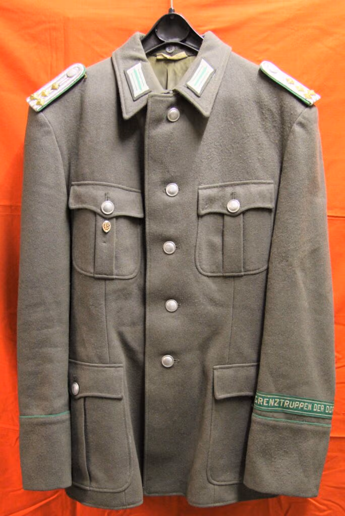 Hauptmann der Grenztruppen der DDR - Uniform