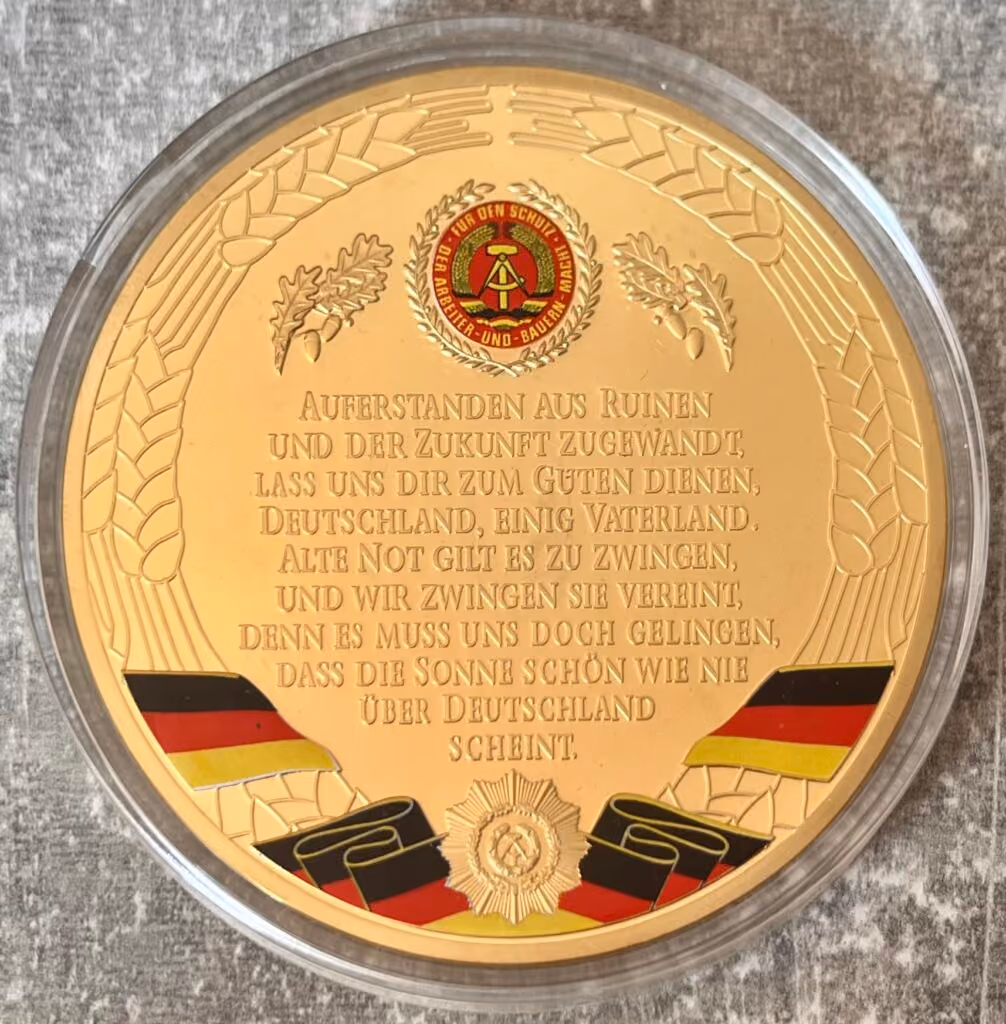 Auferstanden aus Ruinen