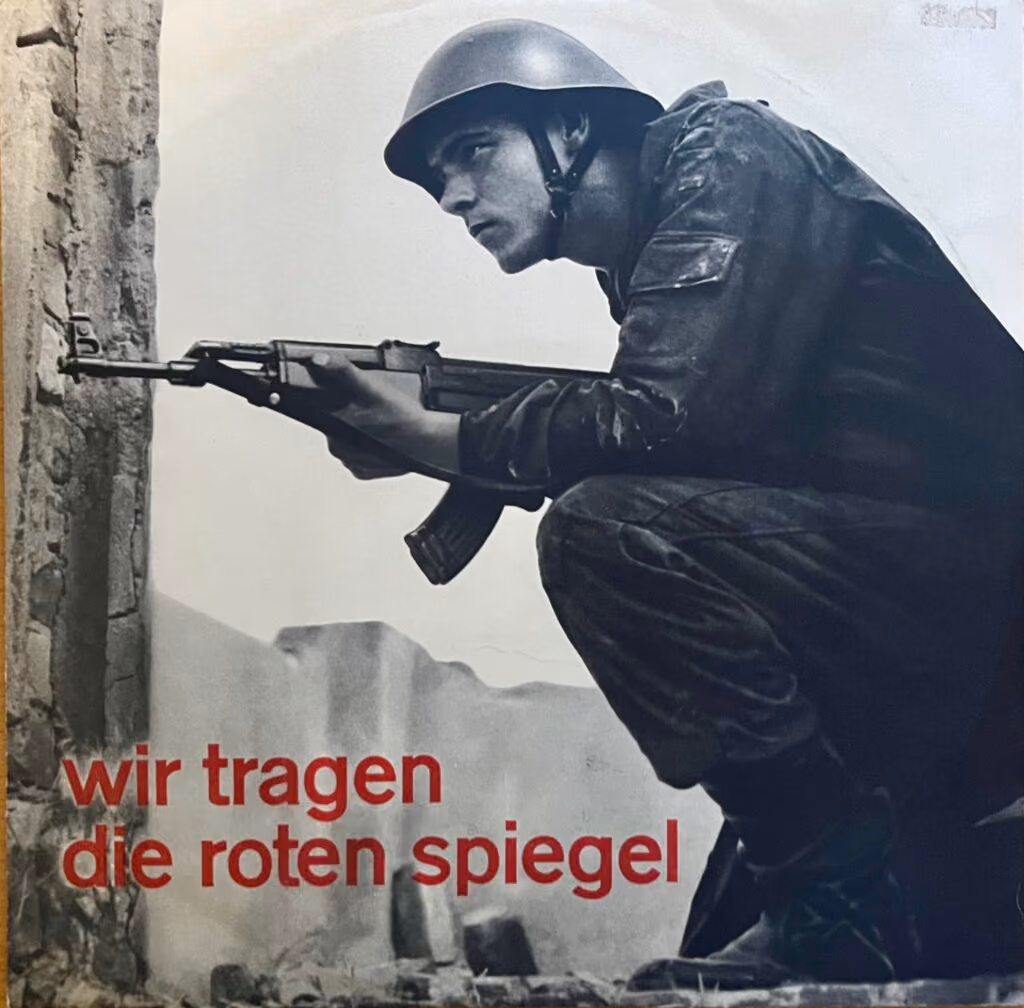 Wir tragen die roten Spiegel