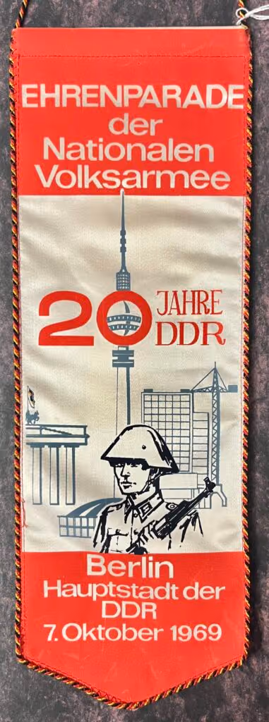 Ehrenparade der Nationalen Volksarmee - 20 Jahre DDR - Berlin Hauptstadt der DDR - 7.Oktober 1969