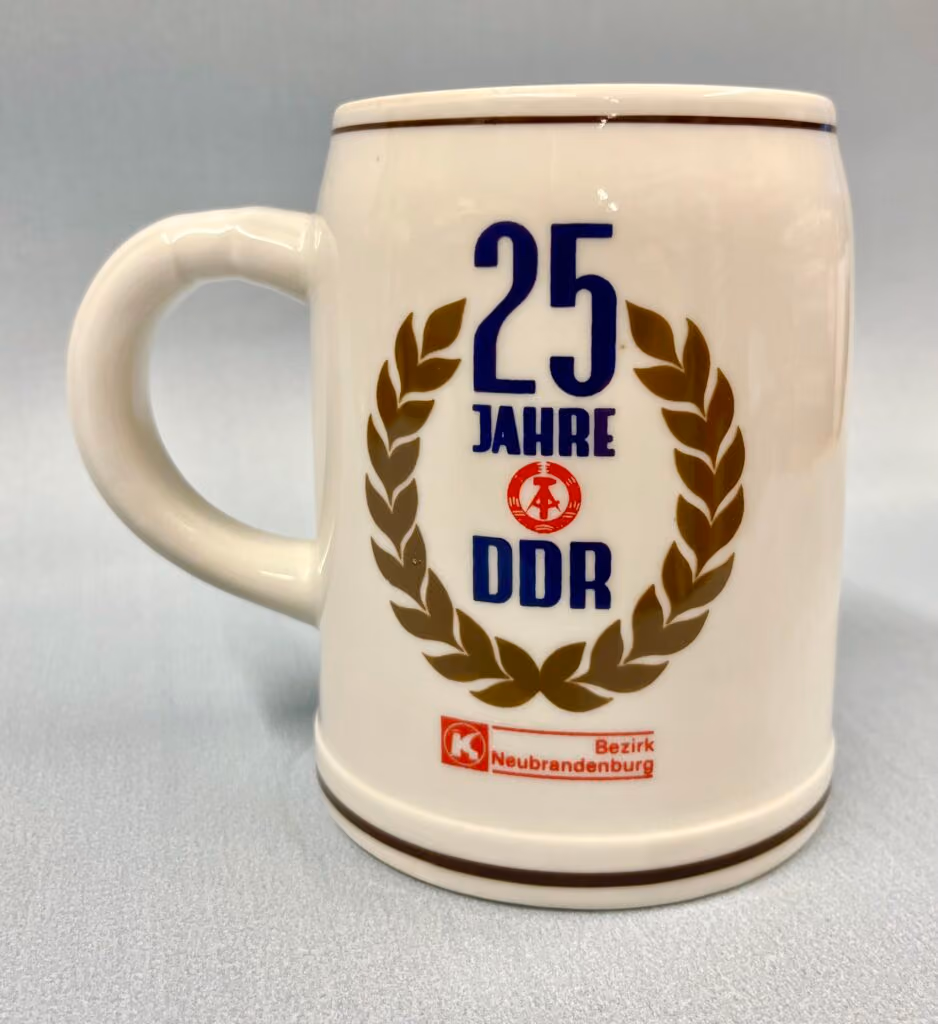 Konsum-Bezirk Neubrandenburg - 25 Jahre DDR