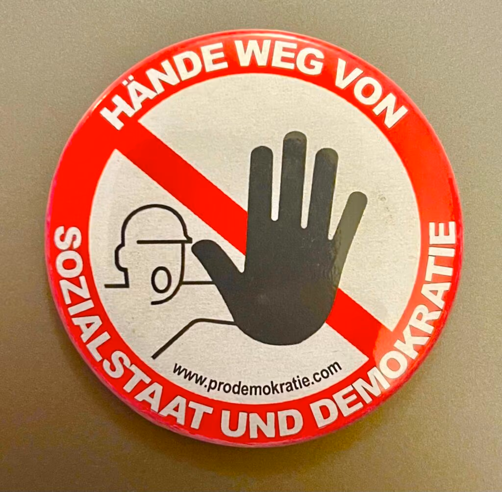 Österreichisches Solidaritätskomitee - Hände Weg vom Sozialstaat und Demokratie