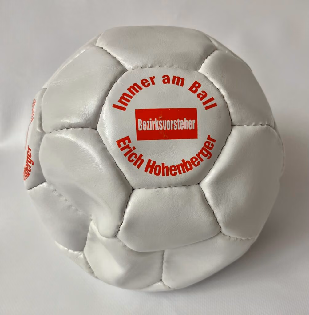 Immer am Ball - Bezirksvorsteher Erich Hohenberger
