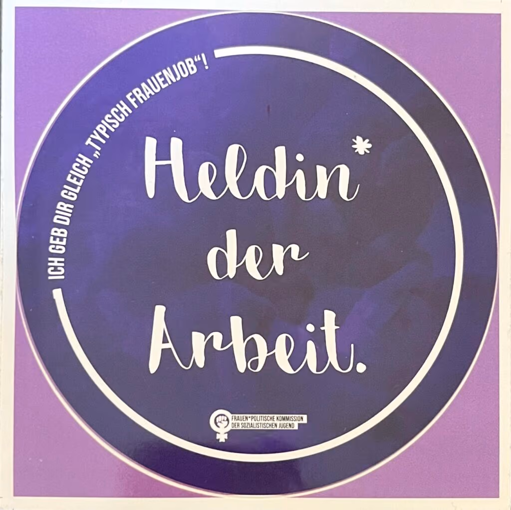SJÖ-Frauenpolitische Kommission - Heldin der Arbeit