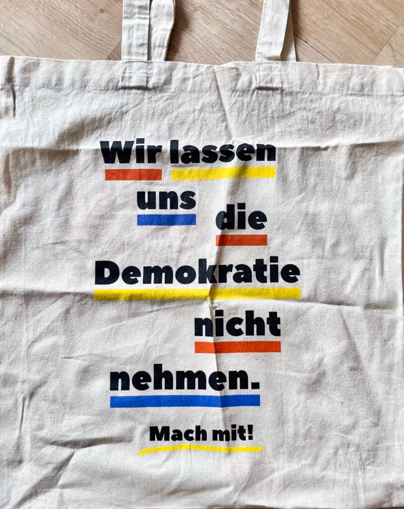 Wir lassen uns die Demokratie nicht nehmen. Mach mit!