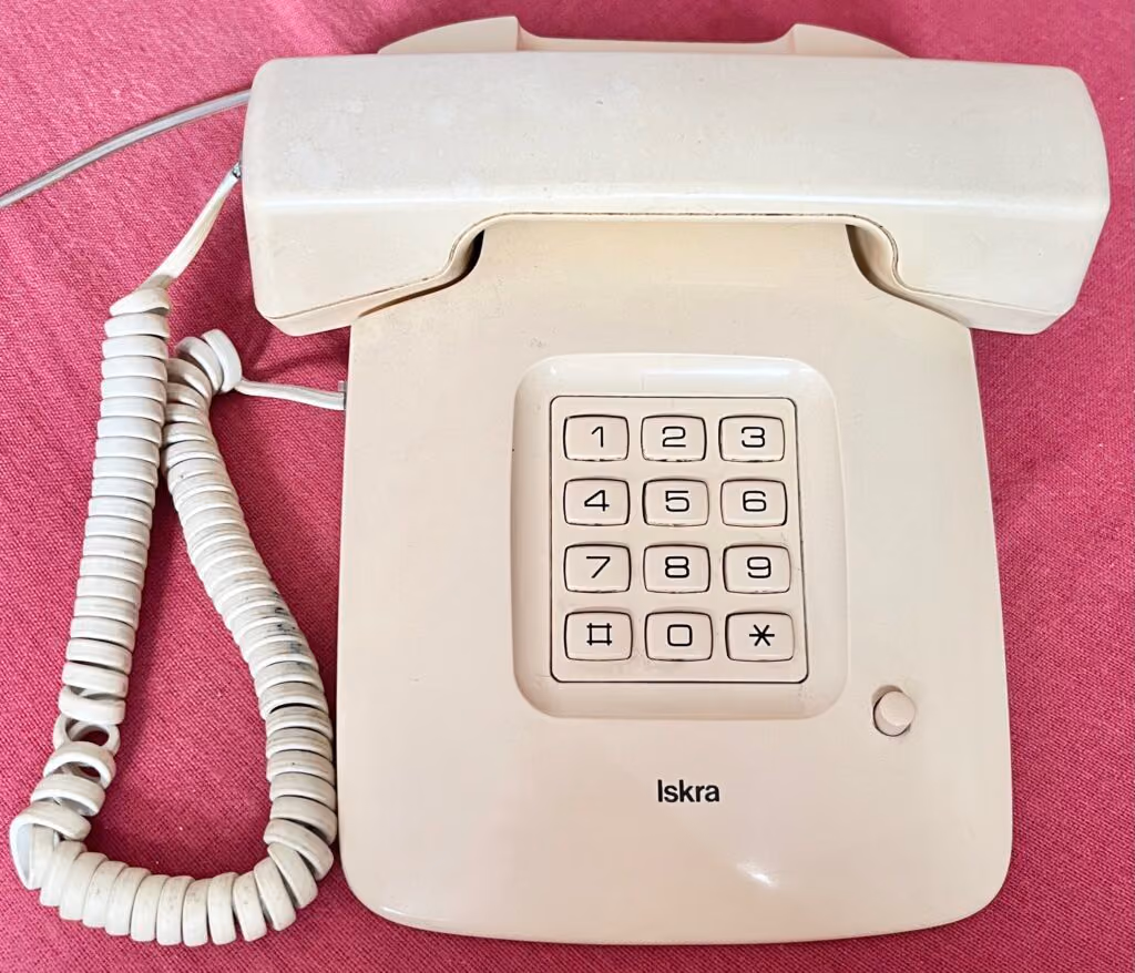 Iskra Telefon