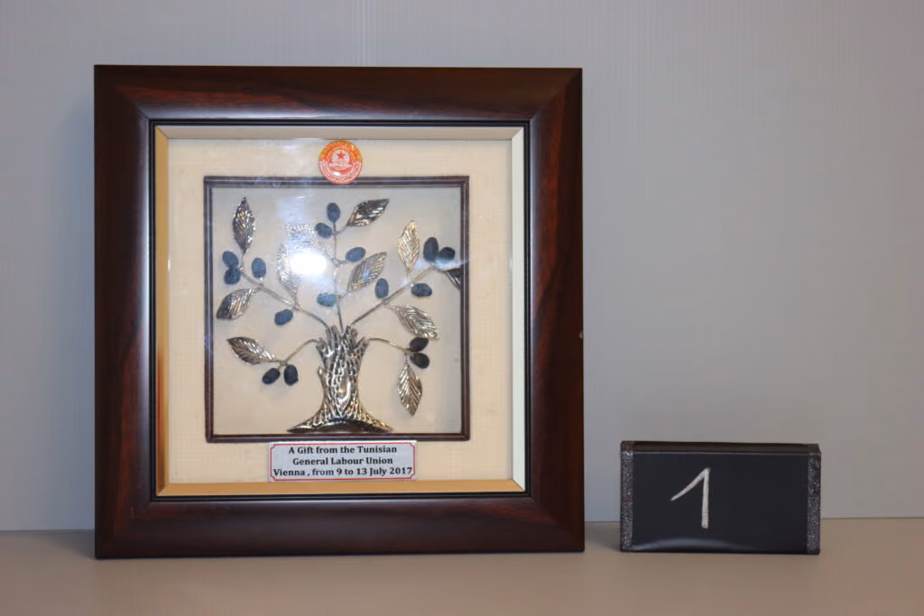 ÖGB Geschenkesammlung 1 - A Gift from the Tunesian General Labour Union
