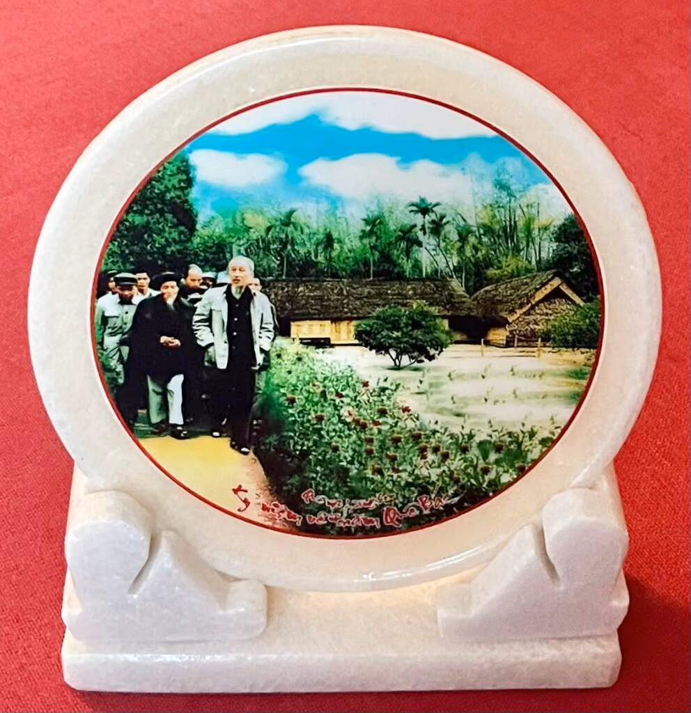 Ho Chi Minh besucht 1961 sein Heimatdorf Sen