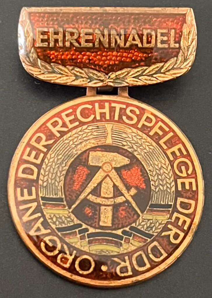 Organe der Rechtspflege der DDR - Ehrennadel