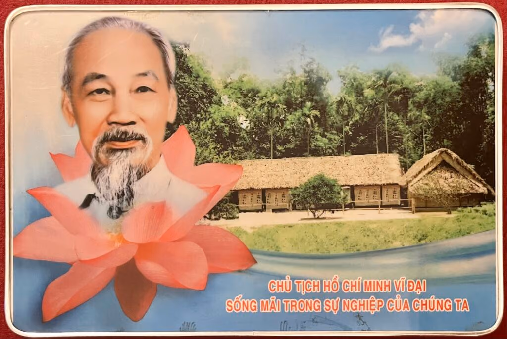 Der große Präsident Ho Chi Minh lebt ewig in unserem Streben