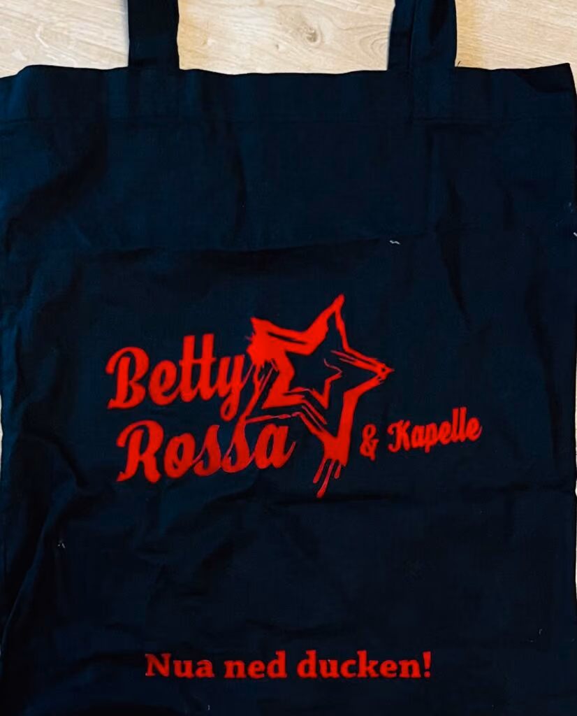 Betty Rossa & Kapelle - Nua ned ducken!