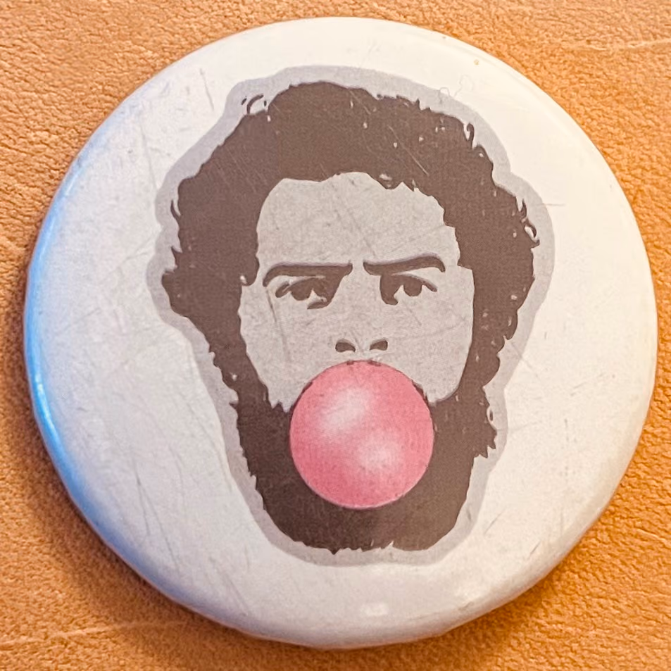 Lula mit Kaugummi-Blase