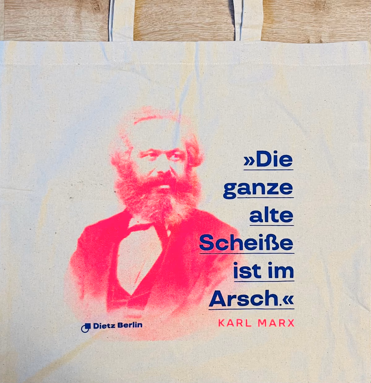 "Die ganze alte Scheiße ist im Arsch." - Karl Marx