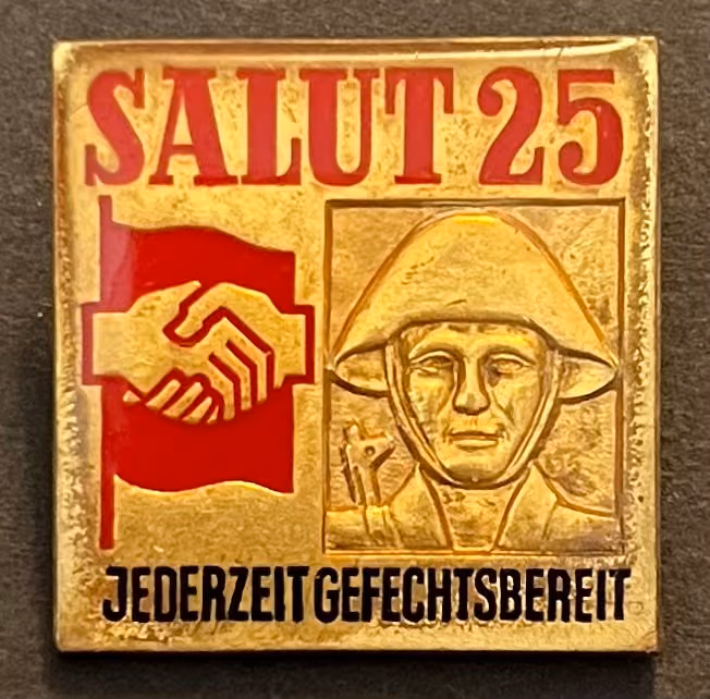 NVA - Salut 25 - Jederzeit gefechtsbereit