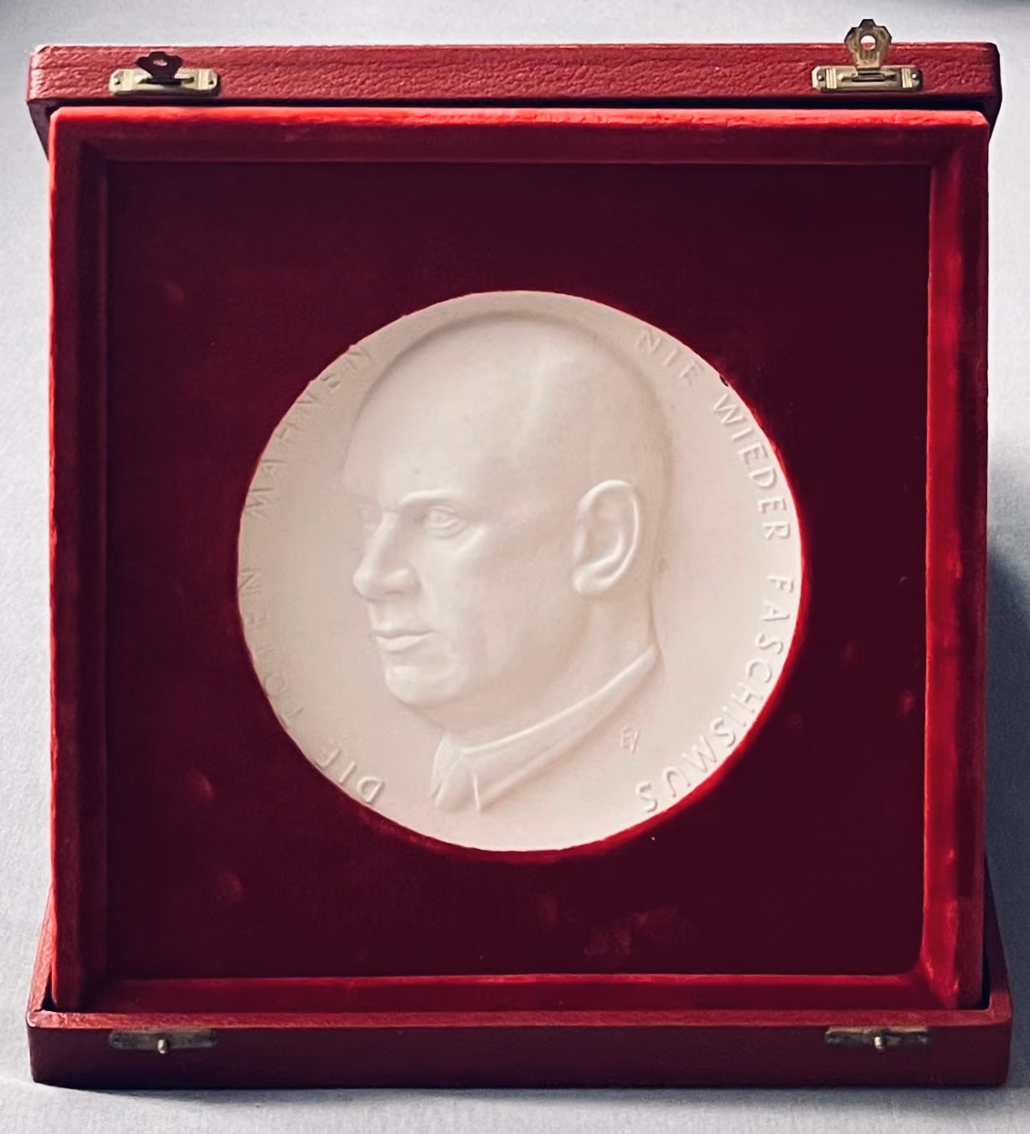 Ernst Thälmann 1886-1944 - Die Toten mahnen - Nie wieder Faschismus