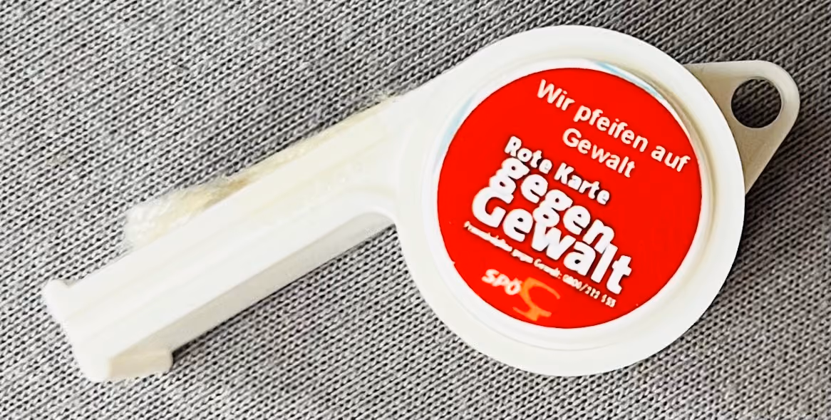 SPÖ-Frauen - Rote Karte gegen Gewalt - Wir pfeifen auf Gewalt