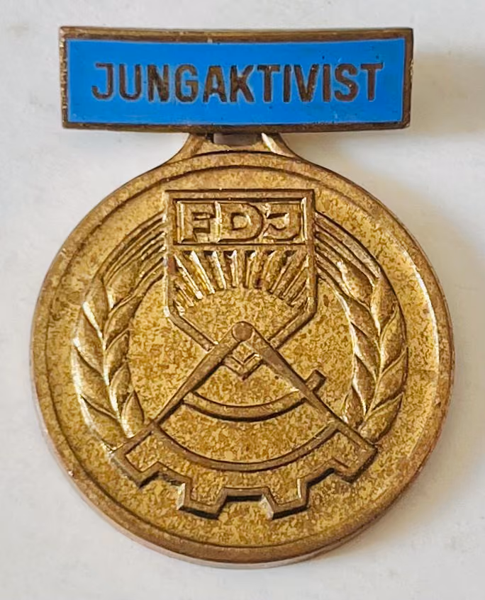 FDJ - Jungaktivist - Sozialistisch arbeiten, lernen, leben