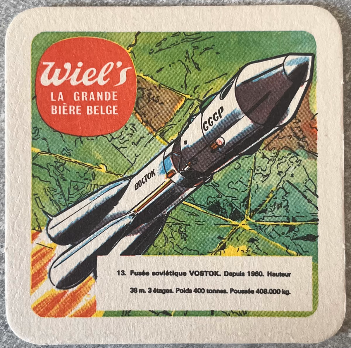 Sowjetische Rakete Wostok. Nach 1960. Höhe 38 m. 3 Stufen. Gewicht 400 Tonnen. Schubkraft 408.000 kg